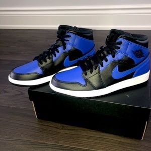 Air Jordan 1 Mid “Hyper Royal”